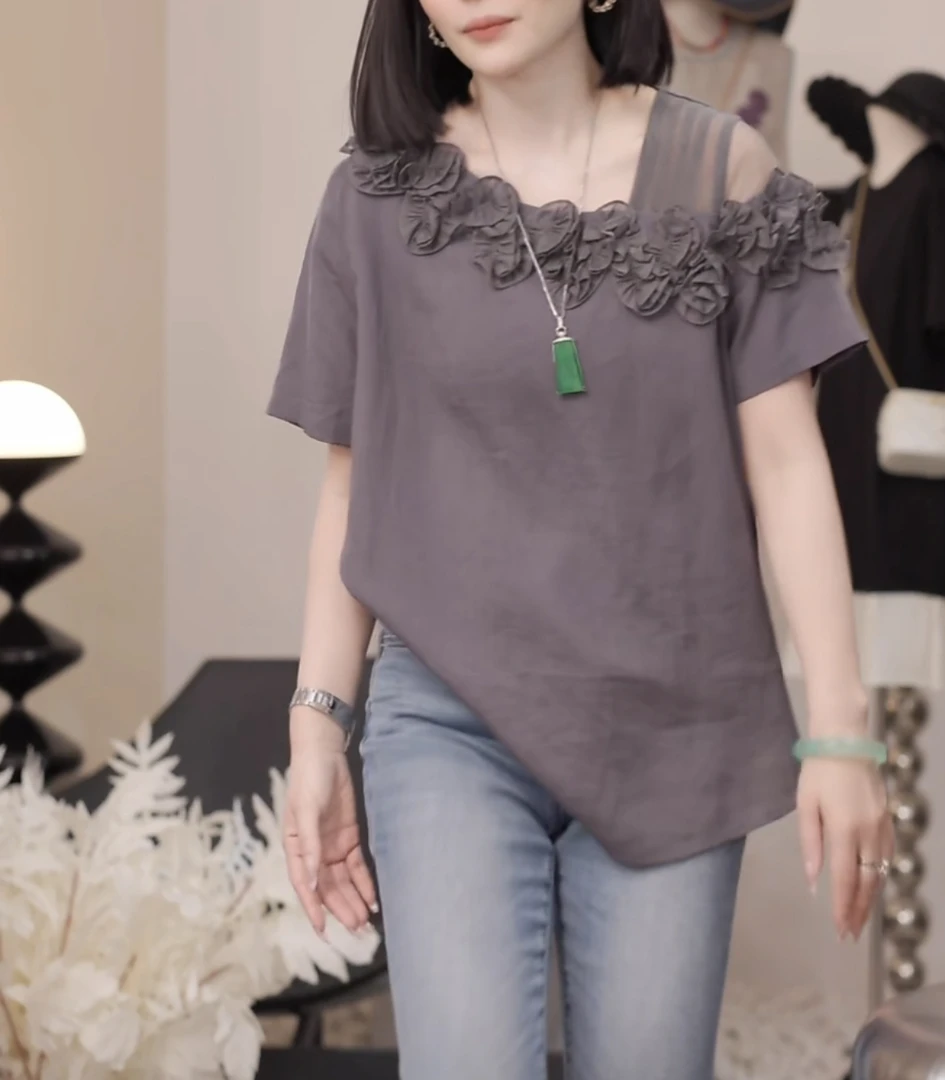 法式气质拼接花朵领口短袖T恤女2025夏季新款小众设计感蕾丝上衣