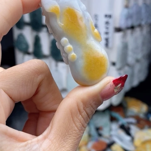 翡翠颈饰未镶嵌翡翠
