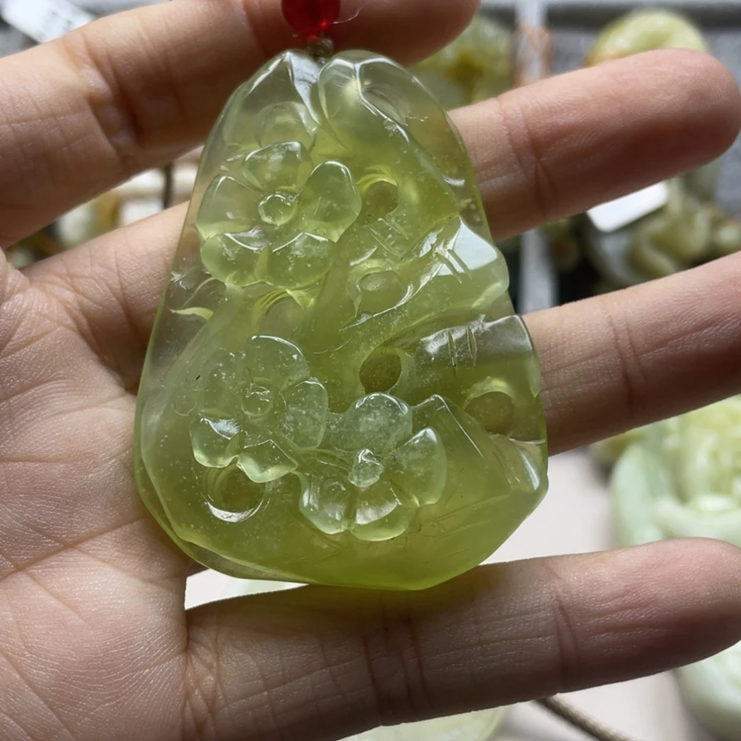 蛇纹石玉颈饰未镶嵌