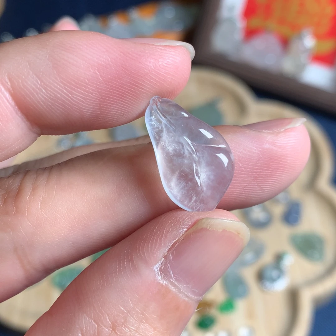 翡翠未镶嵌颈饰佛公