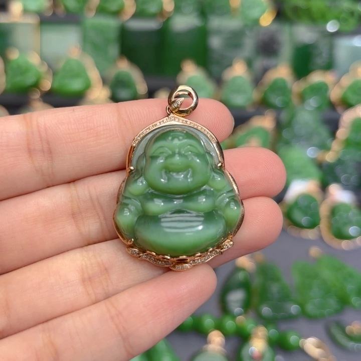 颈饰18K金镶嵌和田玉（碧玉）