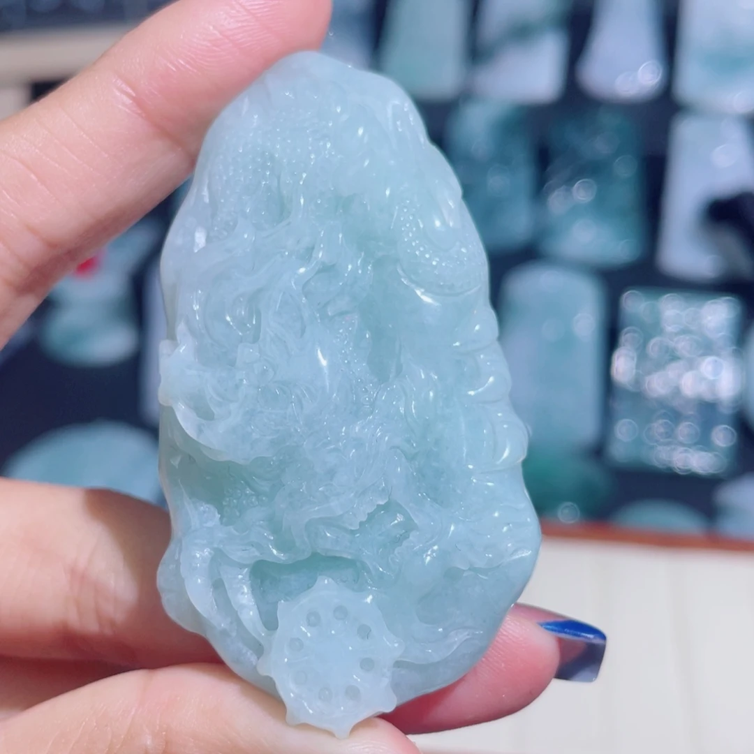 翡翠未镶嵌颈饰龙牌