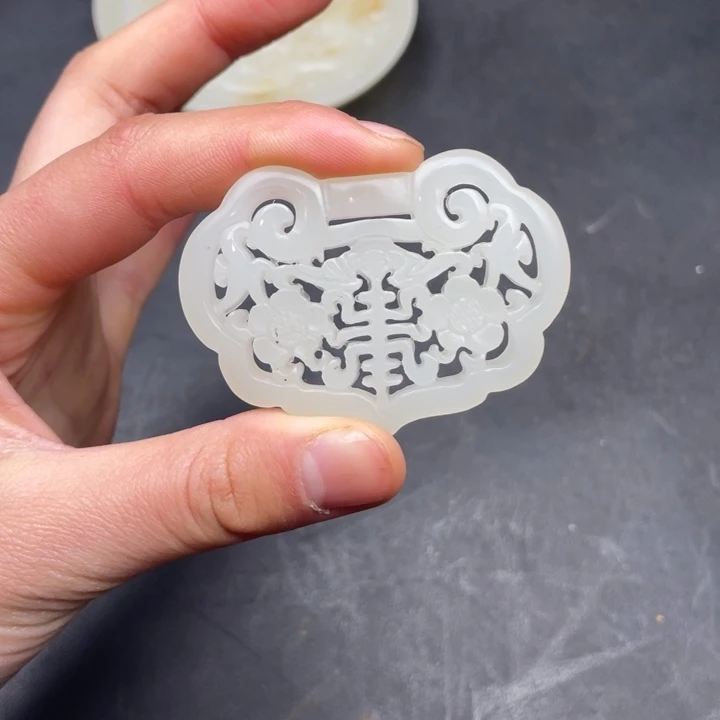 把件白玉菩提摆件。