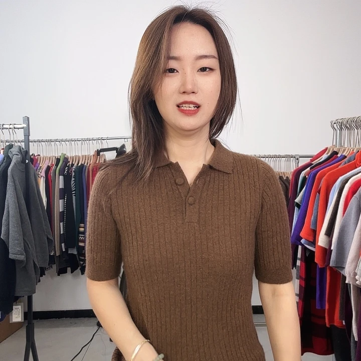 纯羊绒咖色翻领上衣110斤内