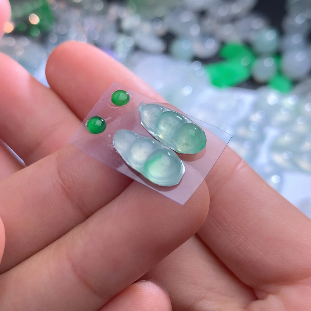 翡翠未镶嵌颈饰缅甸