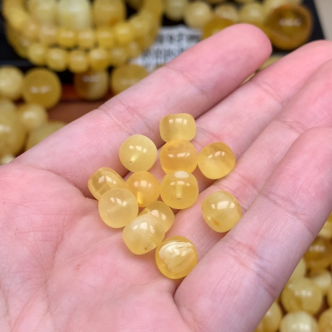 未镶嵌琥珀裸石445卡8发2