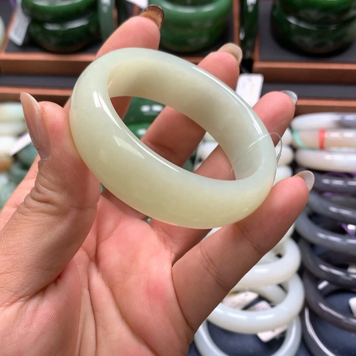 【闪购商品】未镶嵌手镯和田玉