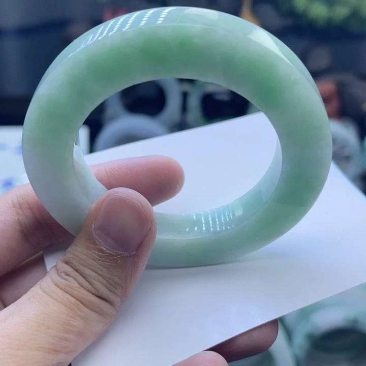定制翡翠未镶嵌手镯