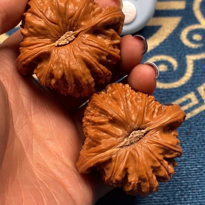 春***来文玩核桃吊坠白狮子