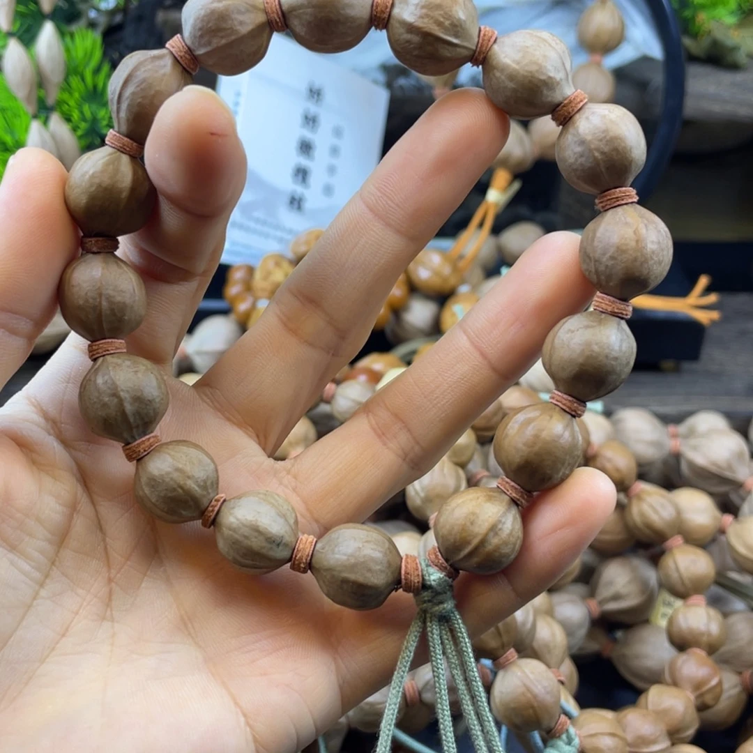 w***S橄榄核吊坠鲨鱼背