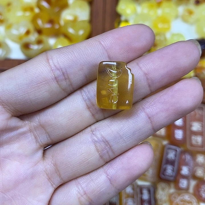 吊坠橄榄核缅珀雪糕96