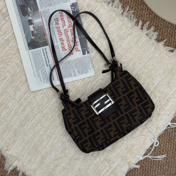 95新 FENDI/芬迪 觅时/双肩带银扣老花单肩/2511221