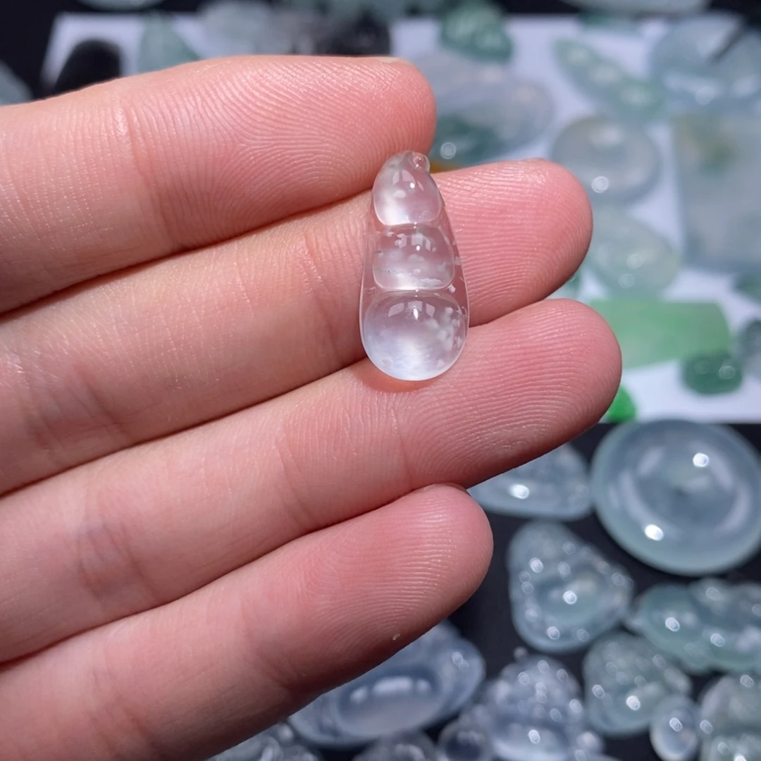 翡翠未镶嵌颈饰豆子