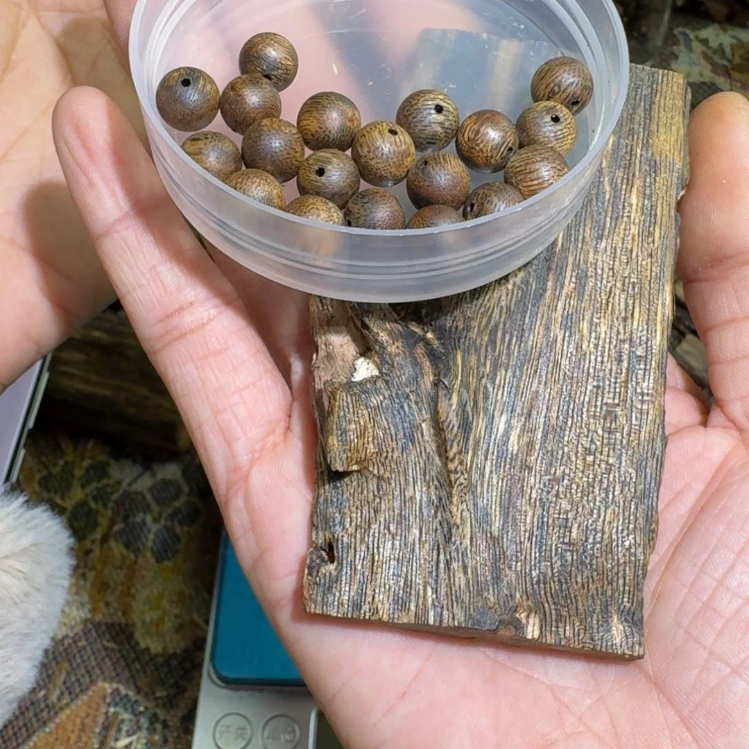 沉香沉香碎屑砍**年海南乌身莺歌绿老料