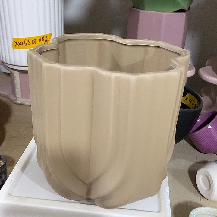 摆件陶盆有孔 瑕疵介意勿拍