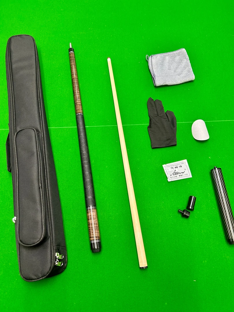 虎纹枫为主体 搭配三条银丝手工镶嵌 象耳皮握把 实木前肢