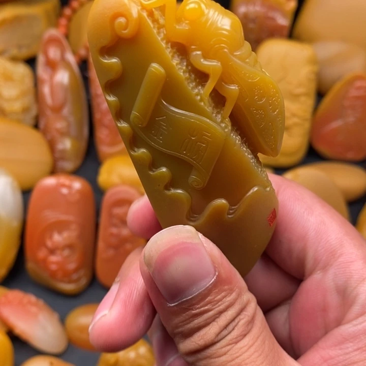 石英质玉未镶嵌颈饰
