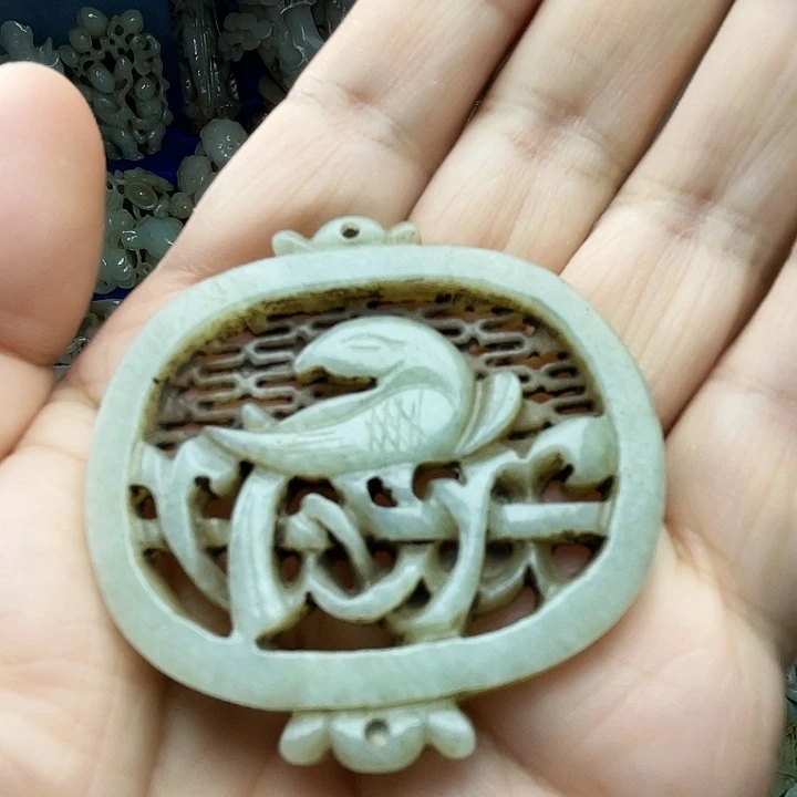 颈饰未镶嵌和田玉（青白玉）