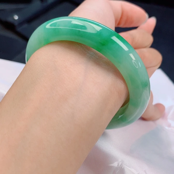 翡翠未镶嵌手镯56圈