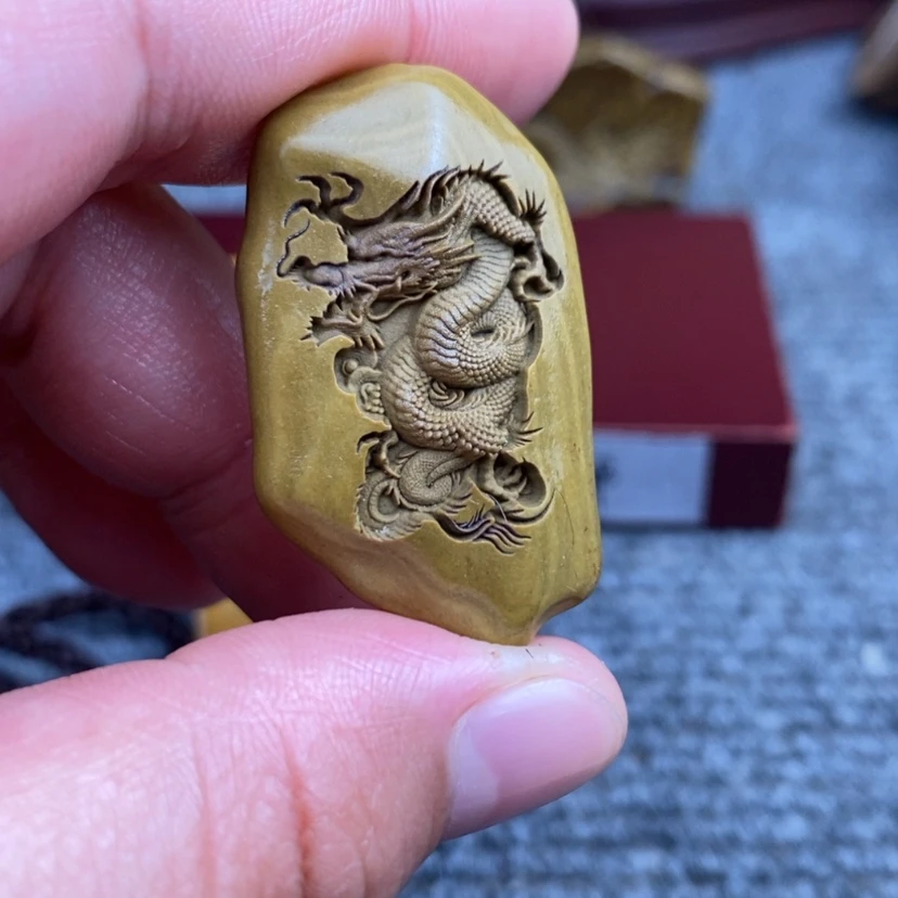【闪购商品】原石雕刻手把件脖挂件