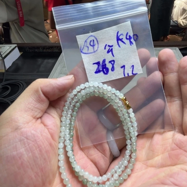 定制翡翠未镶嵌手串