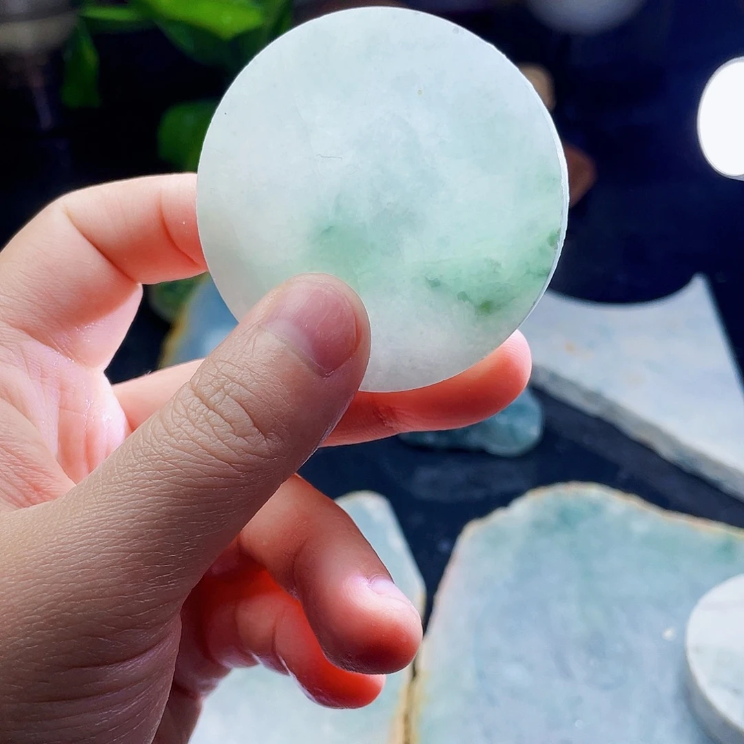 翡翠未镶嵌颈饰毛料6