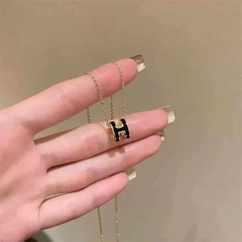 钛钢项链 简约黑色H字母项链女吊坠锁骨链气质时尚