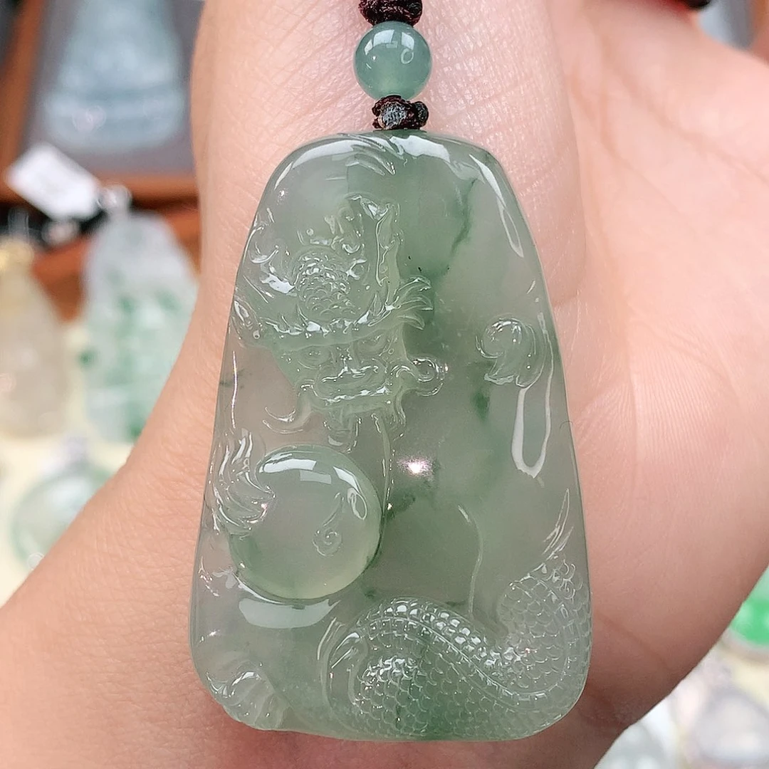 颈饰未镶嵌翡翠龙牌