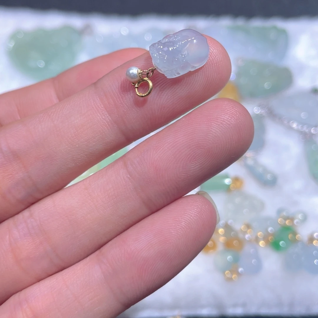 翡翠18K金镶嵌颈饰翡翠