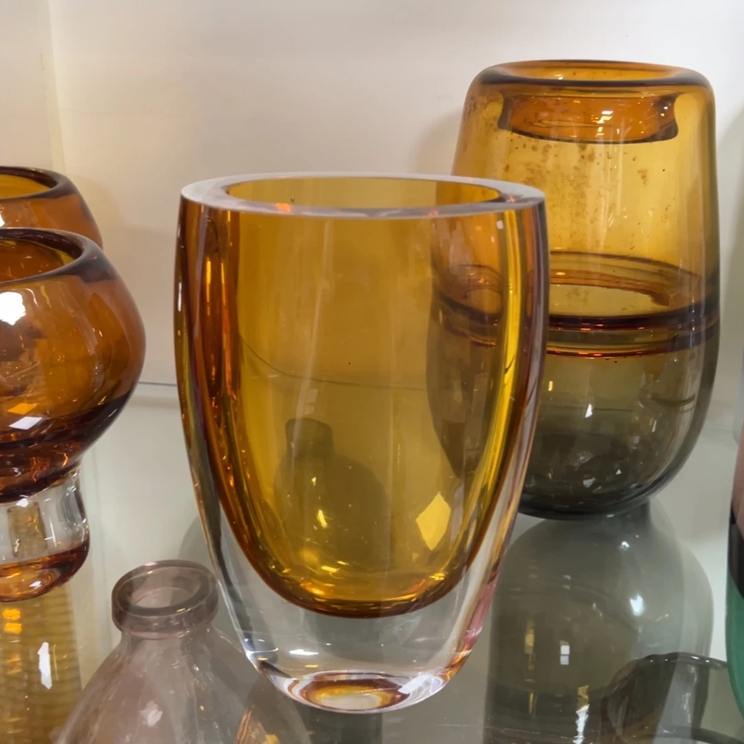 琥珀色高扁厚壁高花瓶高度24微瑕