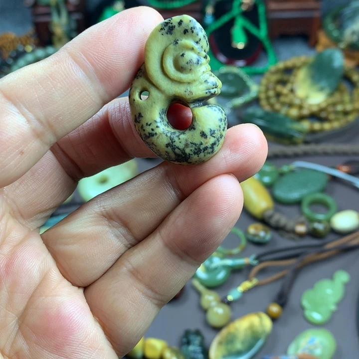 岫岩河磨玉（透闪石质玉）未镶嵌吊坠(赠链)一***滩