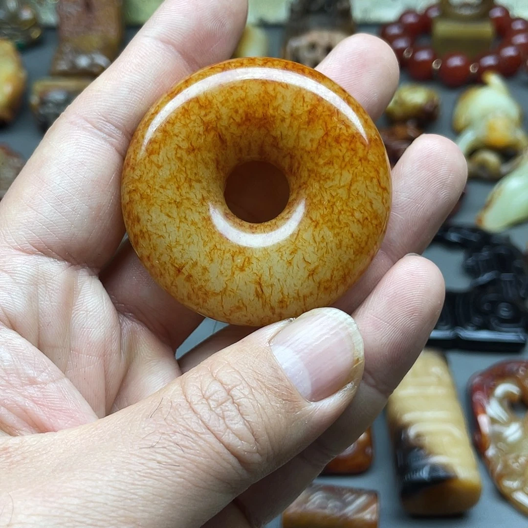 用***8和田玉未镶嵌颈饰