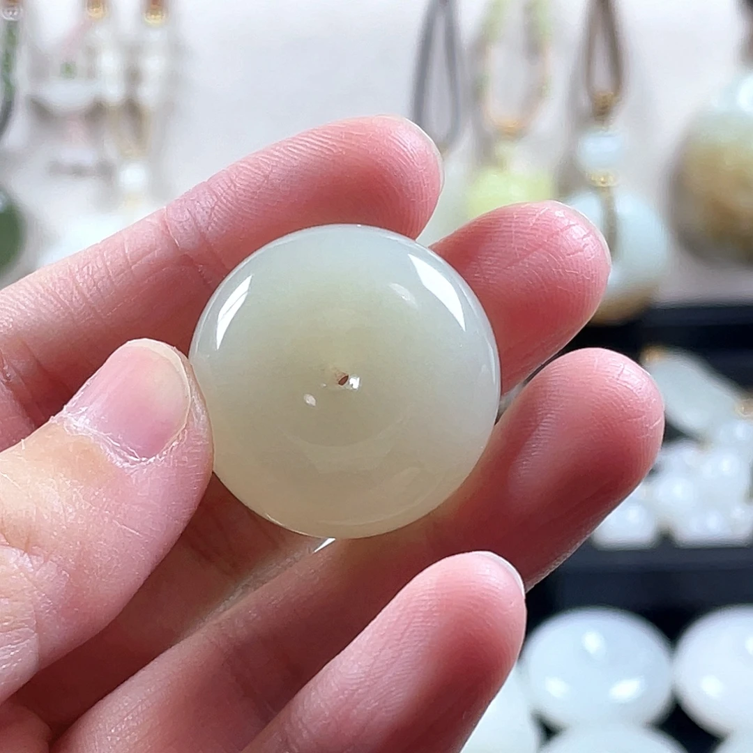 想***邪和田玉未镶嵌颈饰