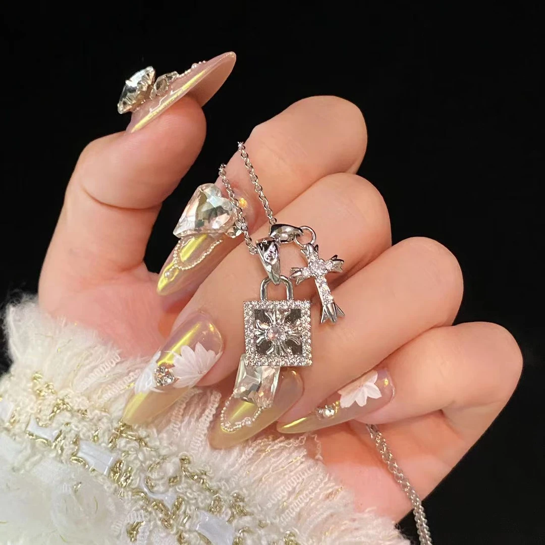 铜合金吊坠 锁心十字架项链小众吊坠镶钻简约锁骨链