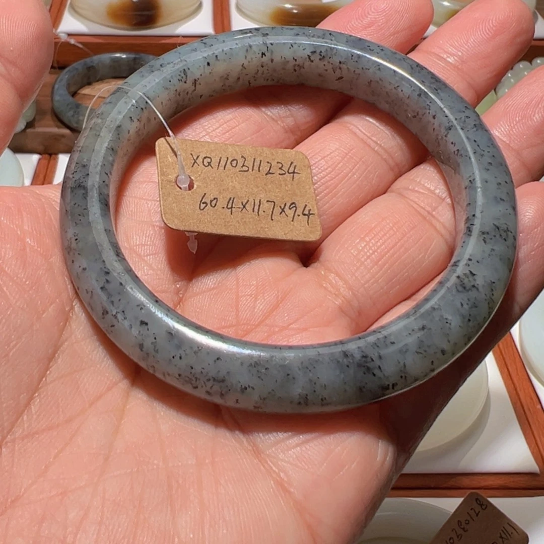 和田玉手镯未镶嵌特价，不退不换