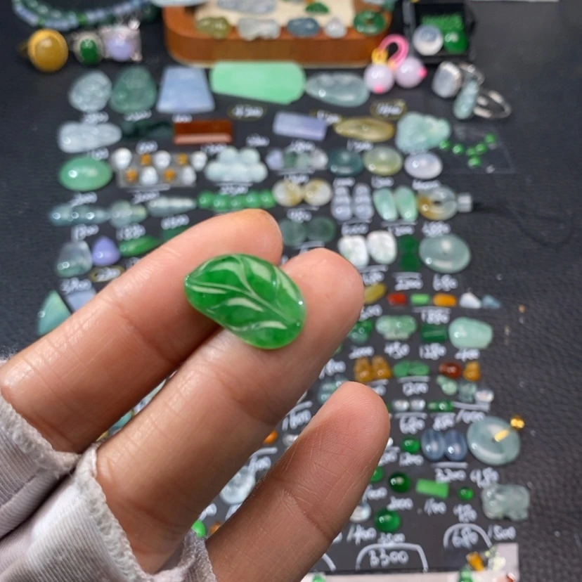 【闪购商品】翡翠挂件未镶嵌叶子