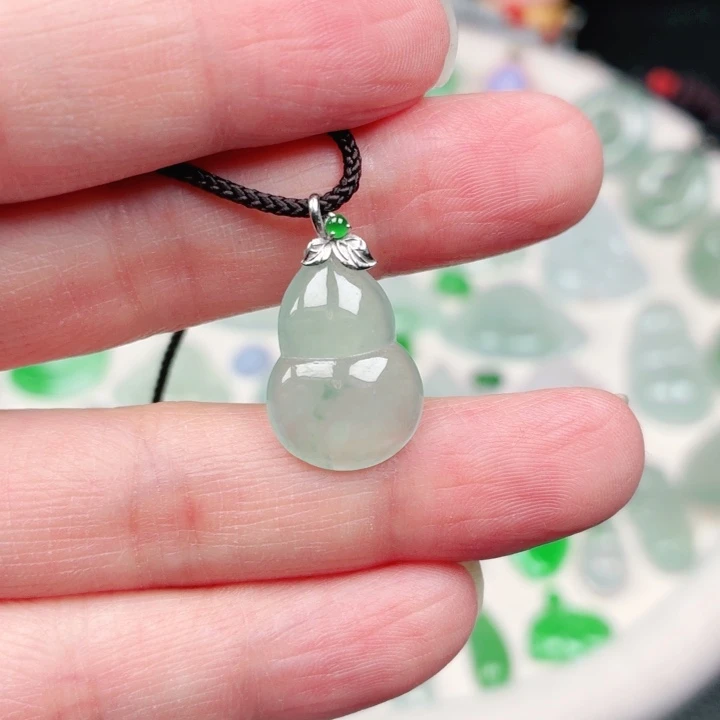 颈饰18K金镶嵌翡翠缅甸天然A货翡翠