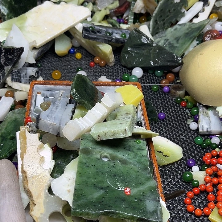 未镶嵌透闪石质玉珠宝奇石杨*英