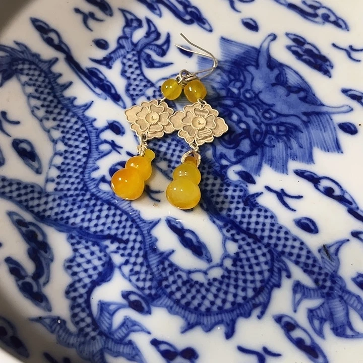 瓷片黄翡葫芦耳坠一对