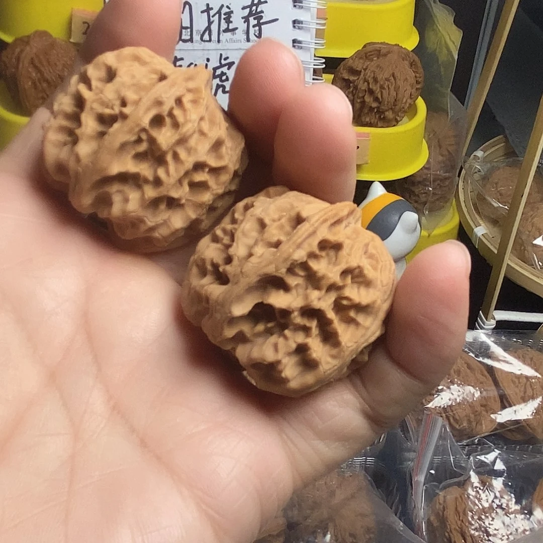 文玩核桃吊坠苹果园