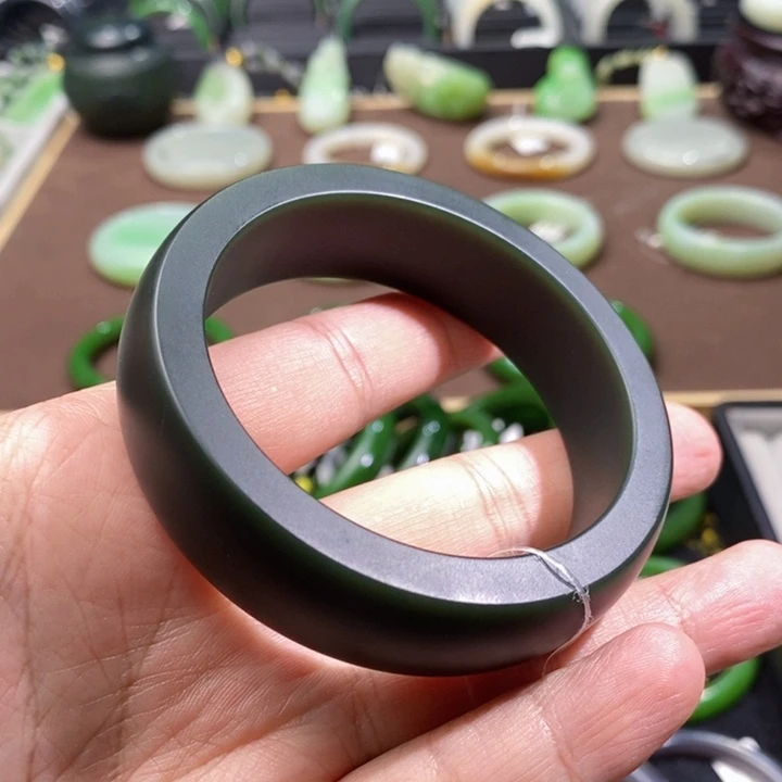 和田玉新疆塔青玉加厚轮胎镯60圈口97.1克未镶嵌