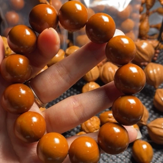 橄榄核吊坠?**?1.8左右正圆光珠