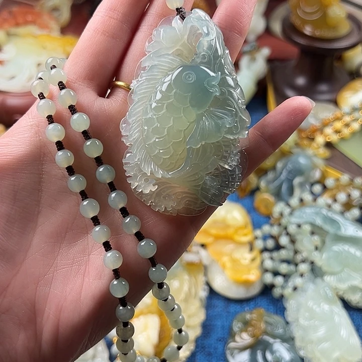 央***金蛇纹石玉合金颈饰