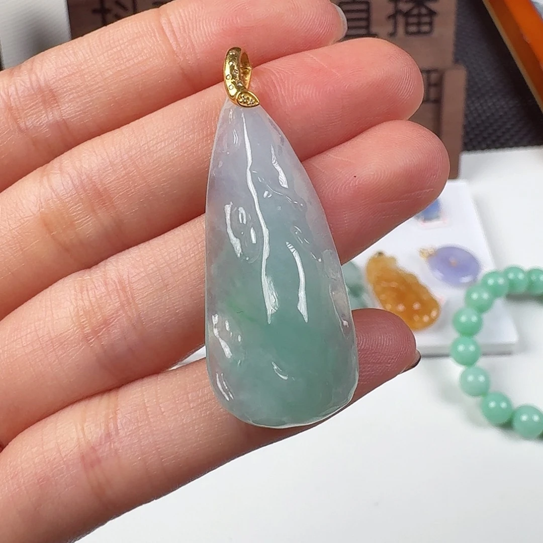 翡翠18K金镶嵌颈饰