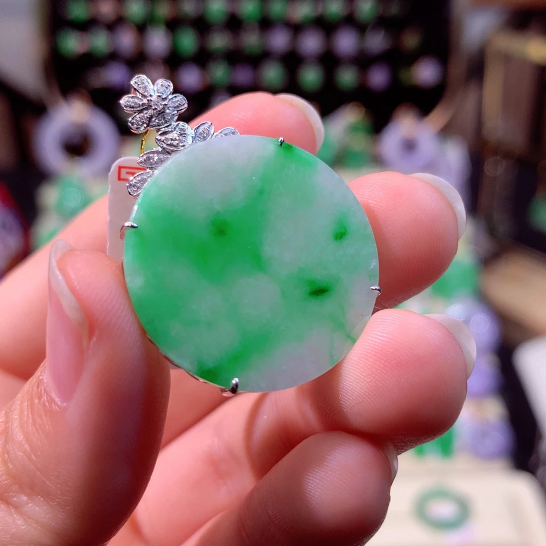 翡翠颈饰18K金镶嵌翡翠