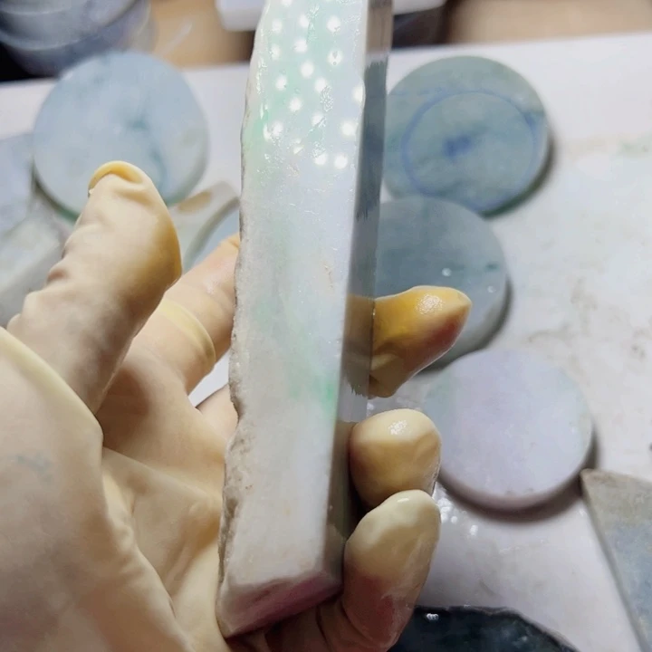 翡翠颈饰未镶嵌信*么