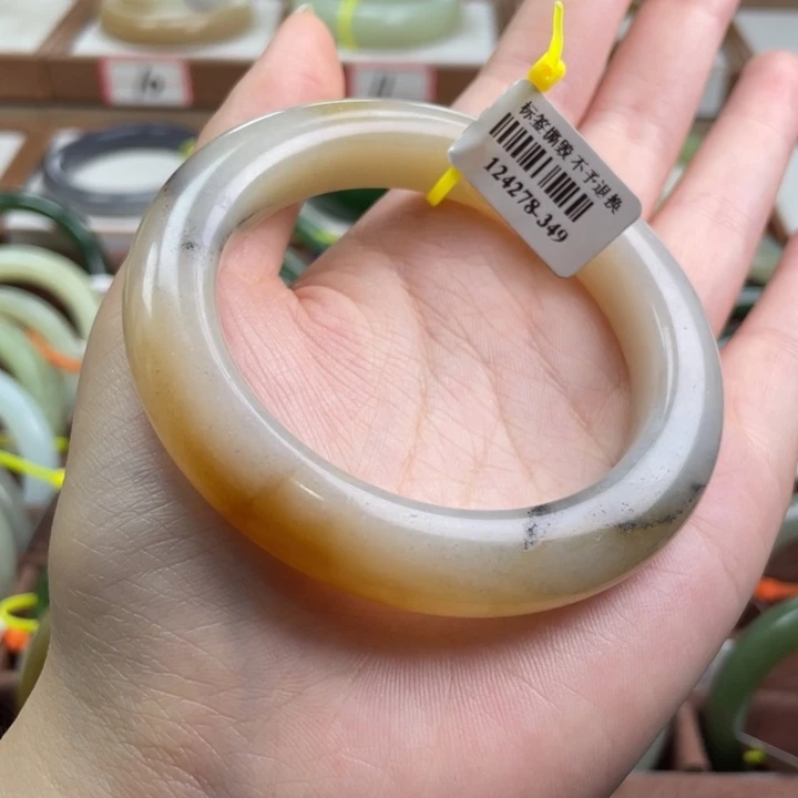 【闪购商品】未镶嵌手镯和田玉22     57