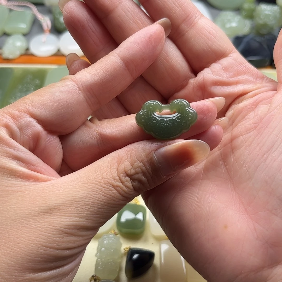 颈饰未镶嵌和田玉小*果