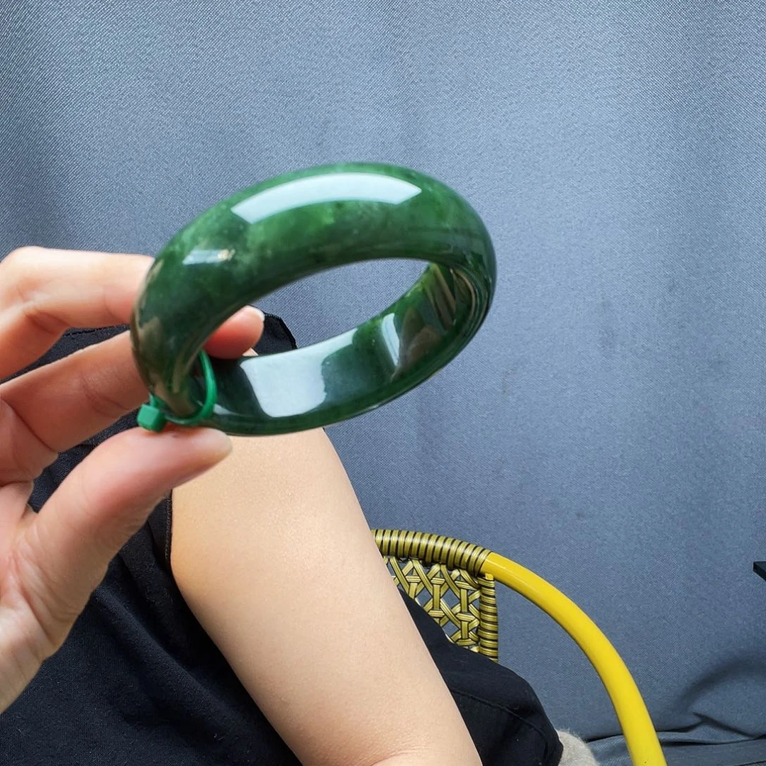 满***神和田玉未镶嵌手镯