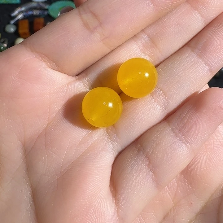 翡翠未镶嵌颈饰佩戴